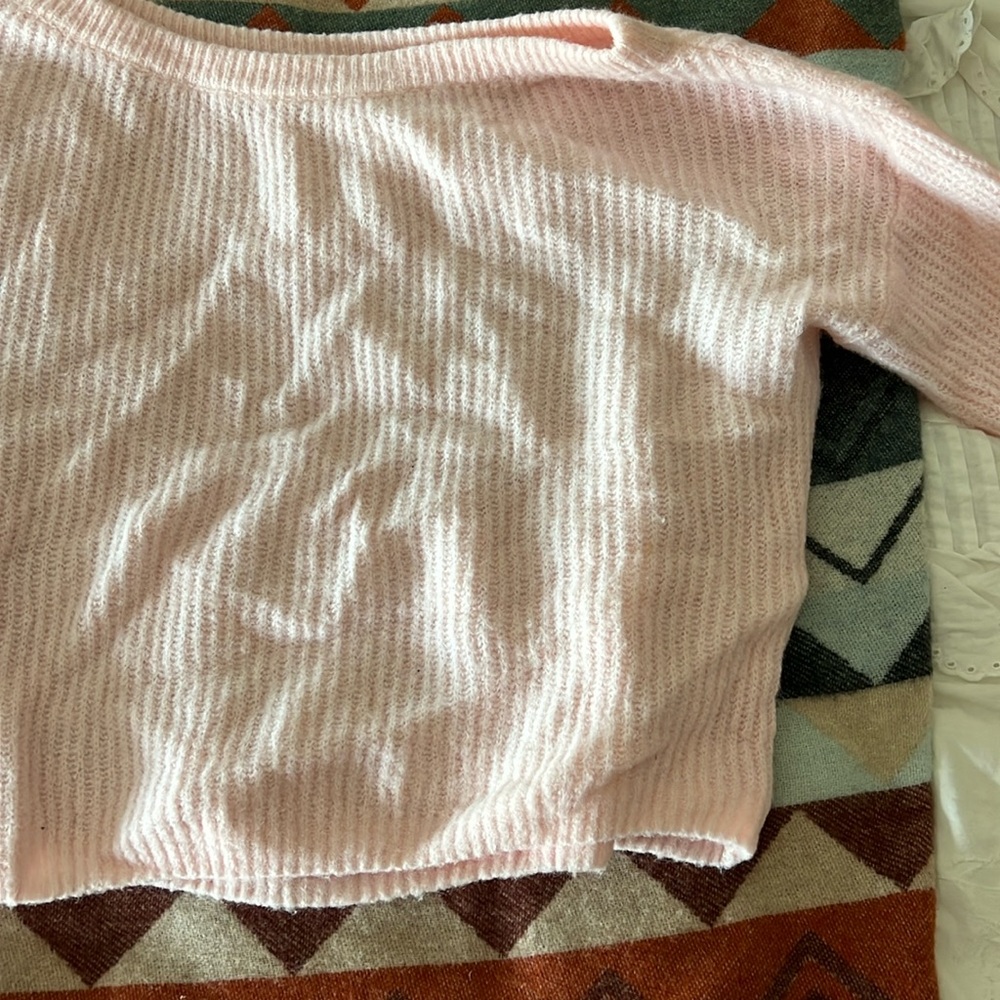 Wide neck pink sweater